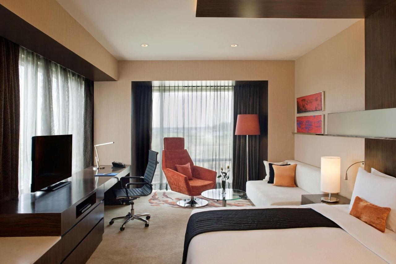 Radisson Blu Hotel Amritsar Exterior foto A room at the hotel