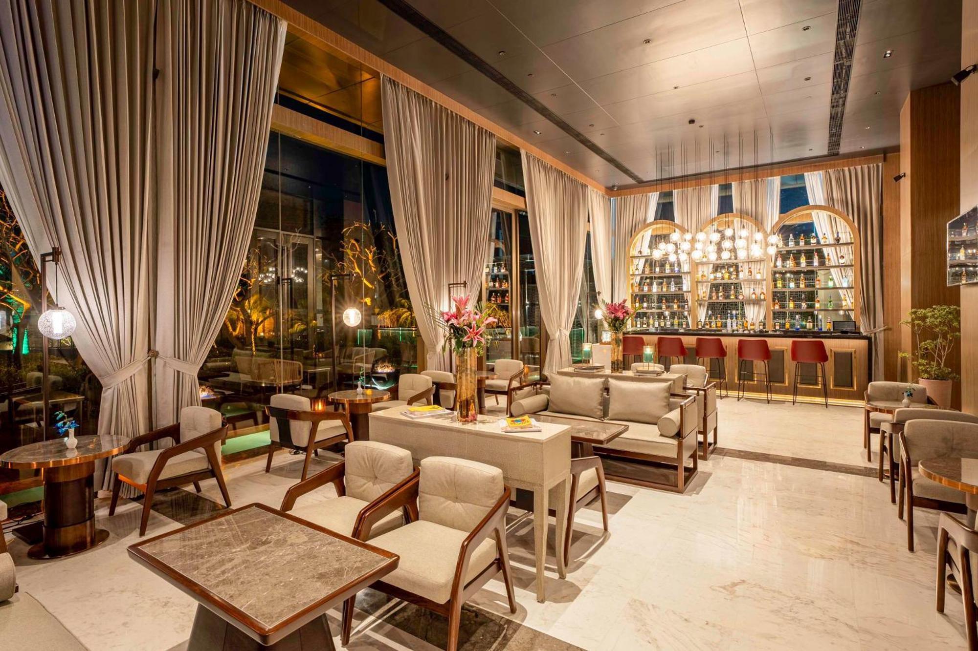 Radisson Blu Hotel Amritsar Exterior foto The Bar