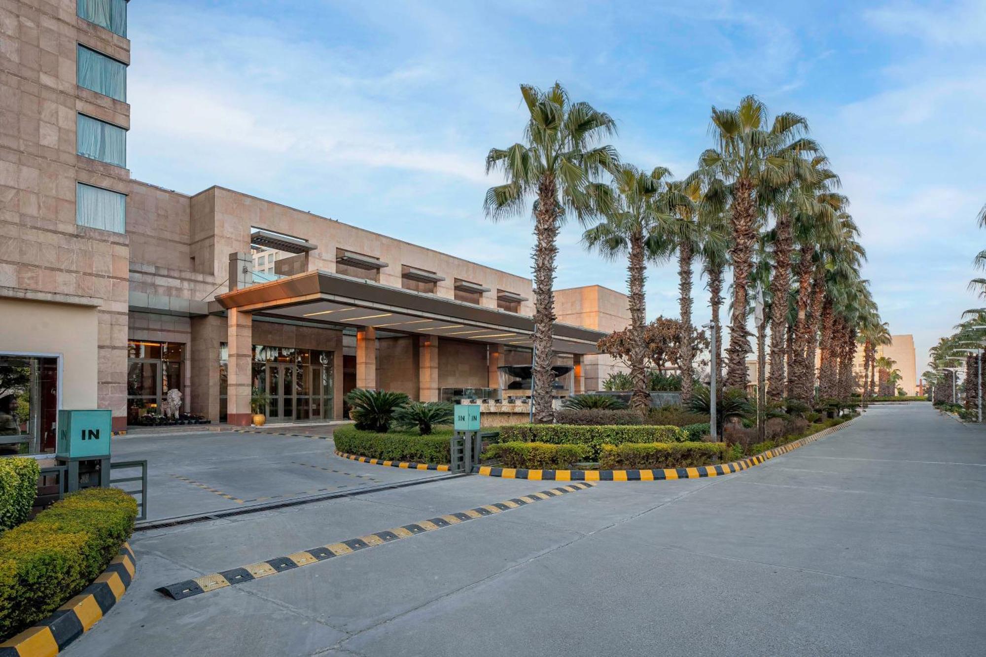 Radisson Blu Hotel Amritsar Exterior foto The Leela Palace, New Delhi